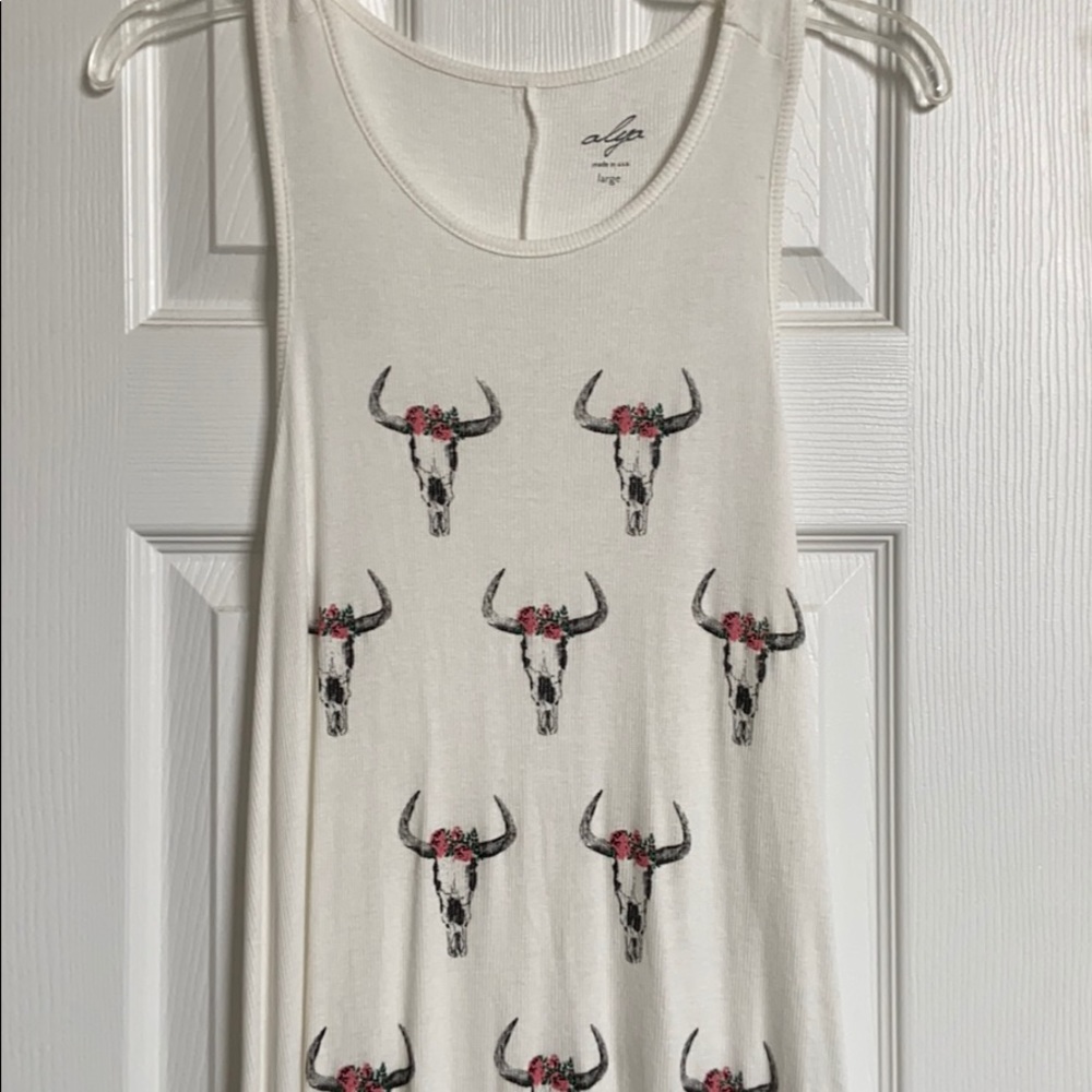 NWT Large Cow Skull Racer Back Tank